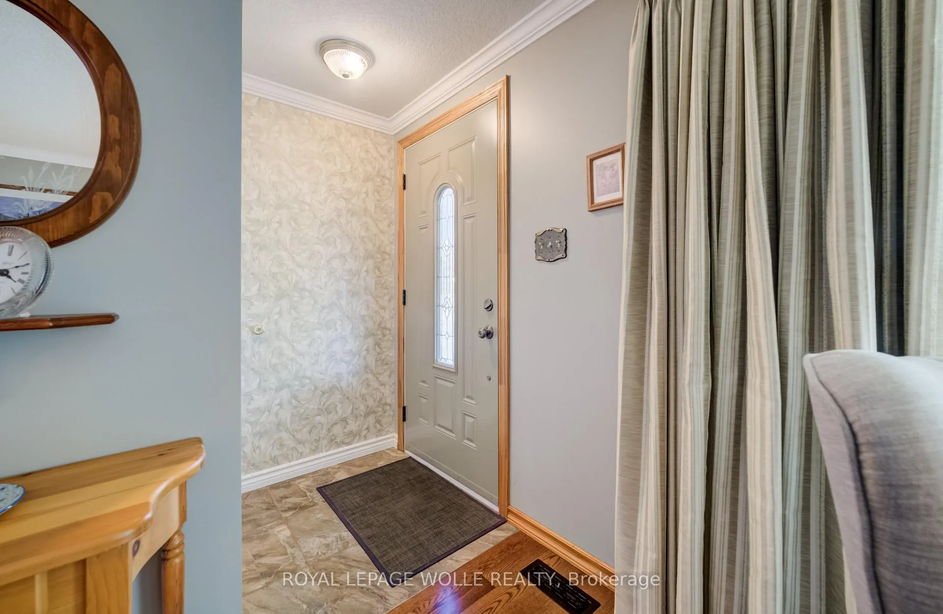 Photo 4 of 10 Meadow Woods Crescent, Kitchener — HOMEH