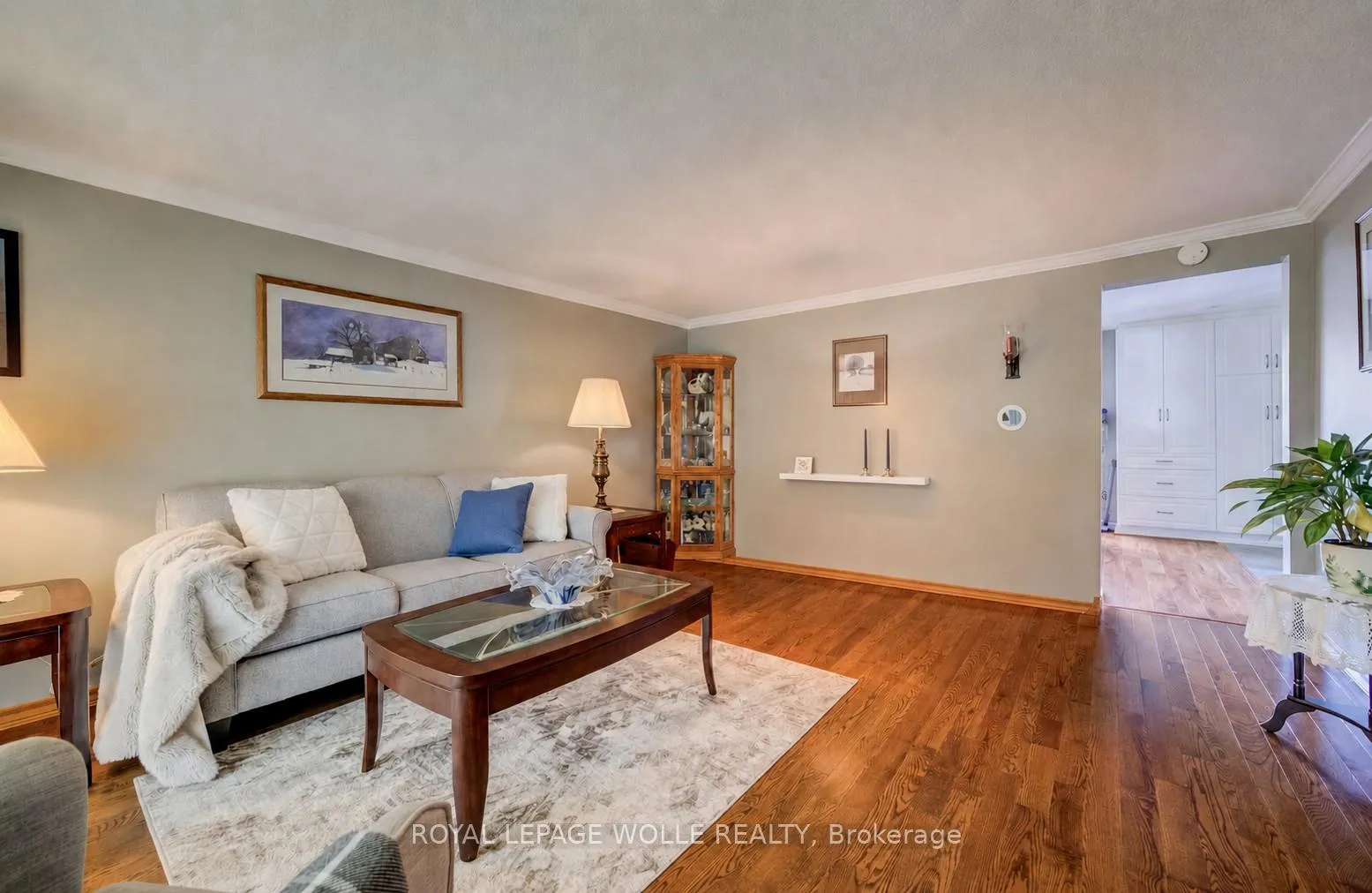 Photo 6 of 10 Meadow Woods Crescent, Kitchener — HOMEH