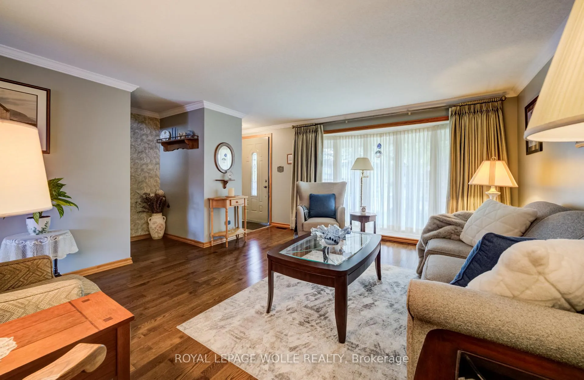 Photo 7 of 10 Meadow Woods Crescent, Kitchener — HOMEH