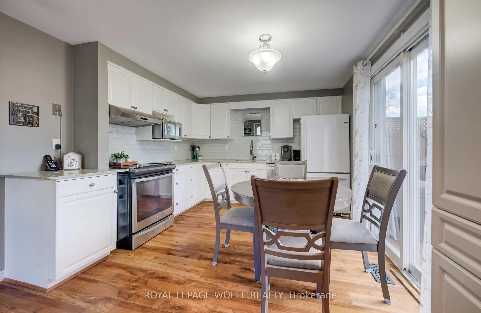 Photo 9 of 10 Meadow Woods Crescent, Kitchener — HOMEH