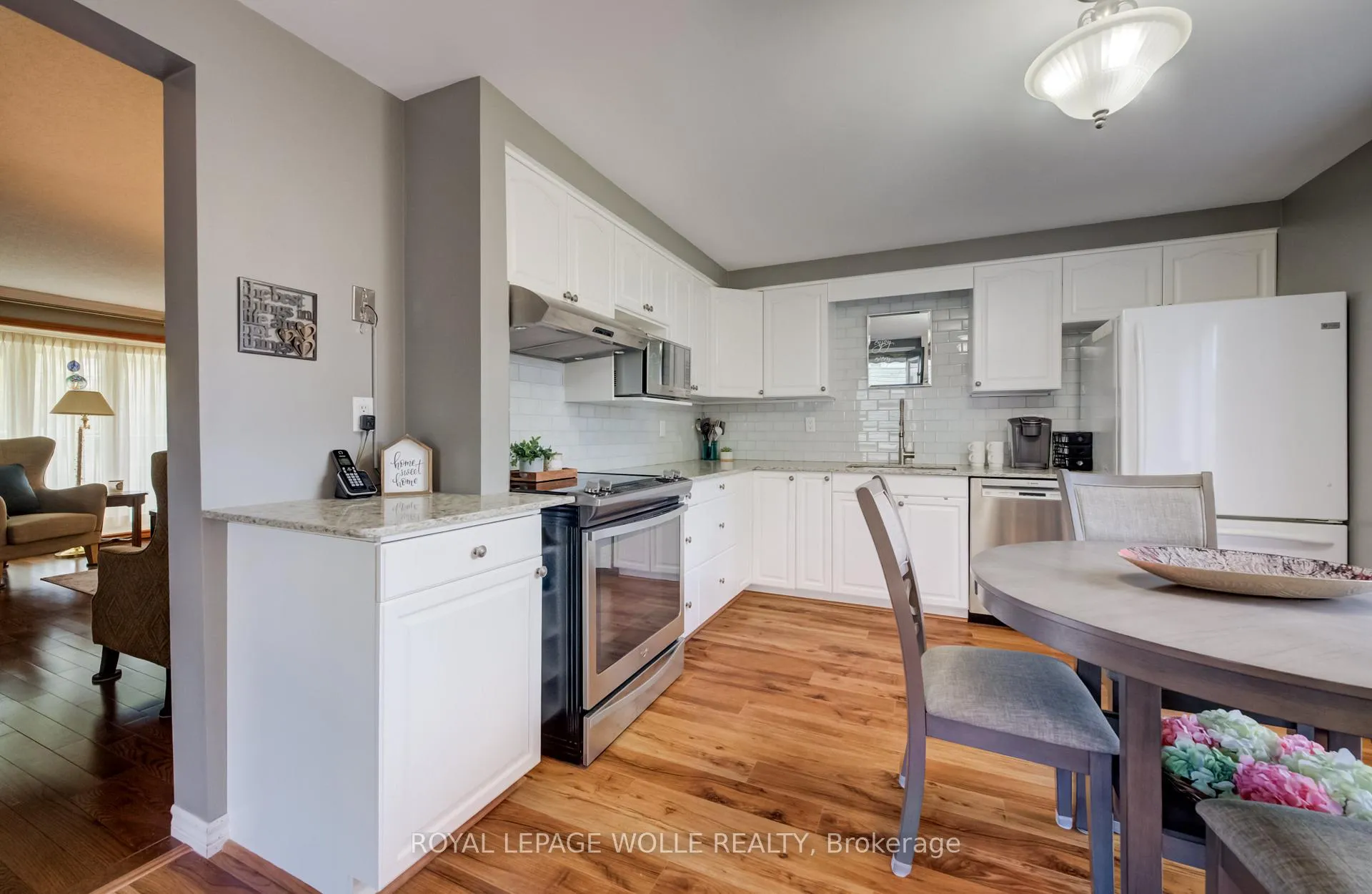 Photo 10 of 10 Meadow Woods Crescent, Kitchener — HOMEH