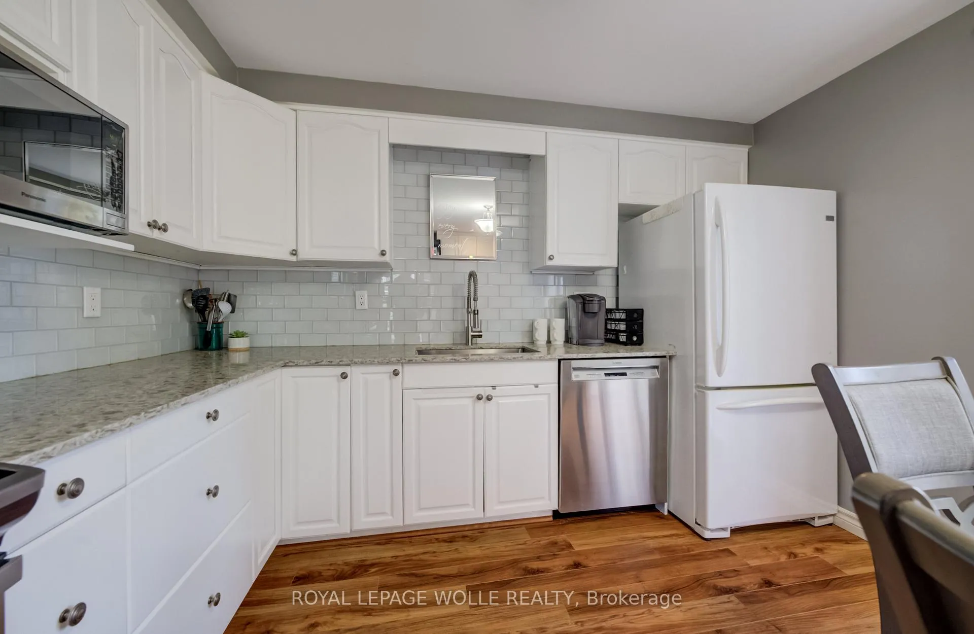 Photo 11 of 10 Meadow Woods Crescent, Kitchener — HOMEH
