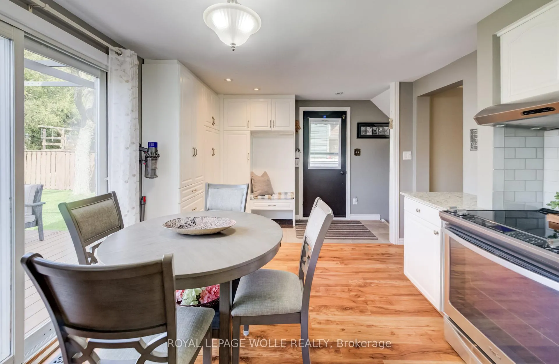 Photo 13 of 10 Meadow Woods Crescent, Kitchener — HOMEH
