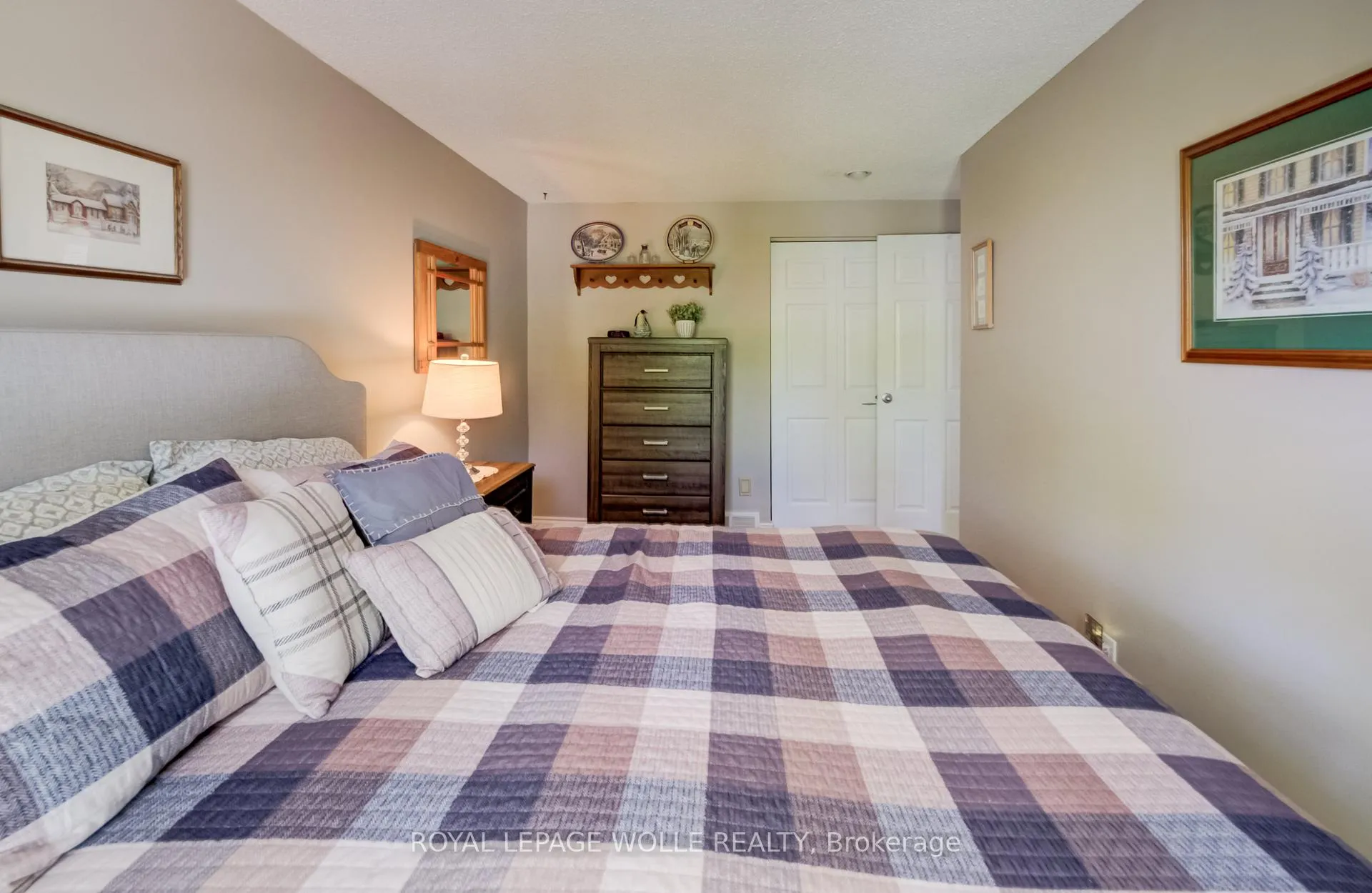 Photo 19 of 10 Meadow Woods Crescent, Kitchener — HOMEH