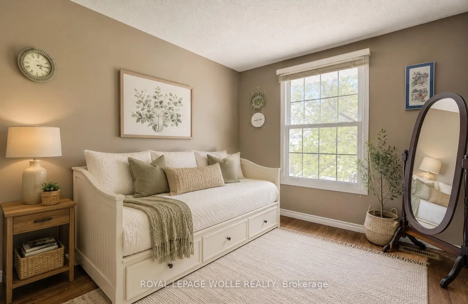 Photo 20 of 10 Meadow Woods Crescent, Kitchener — HOMEH