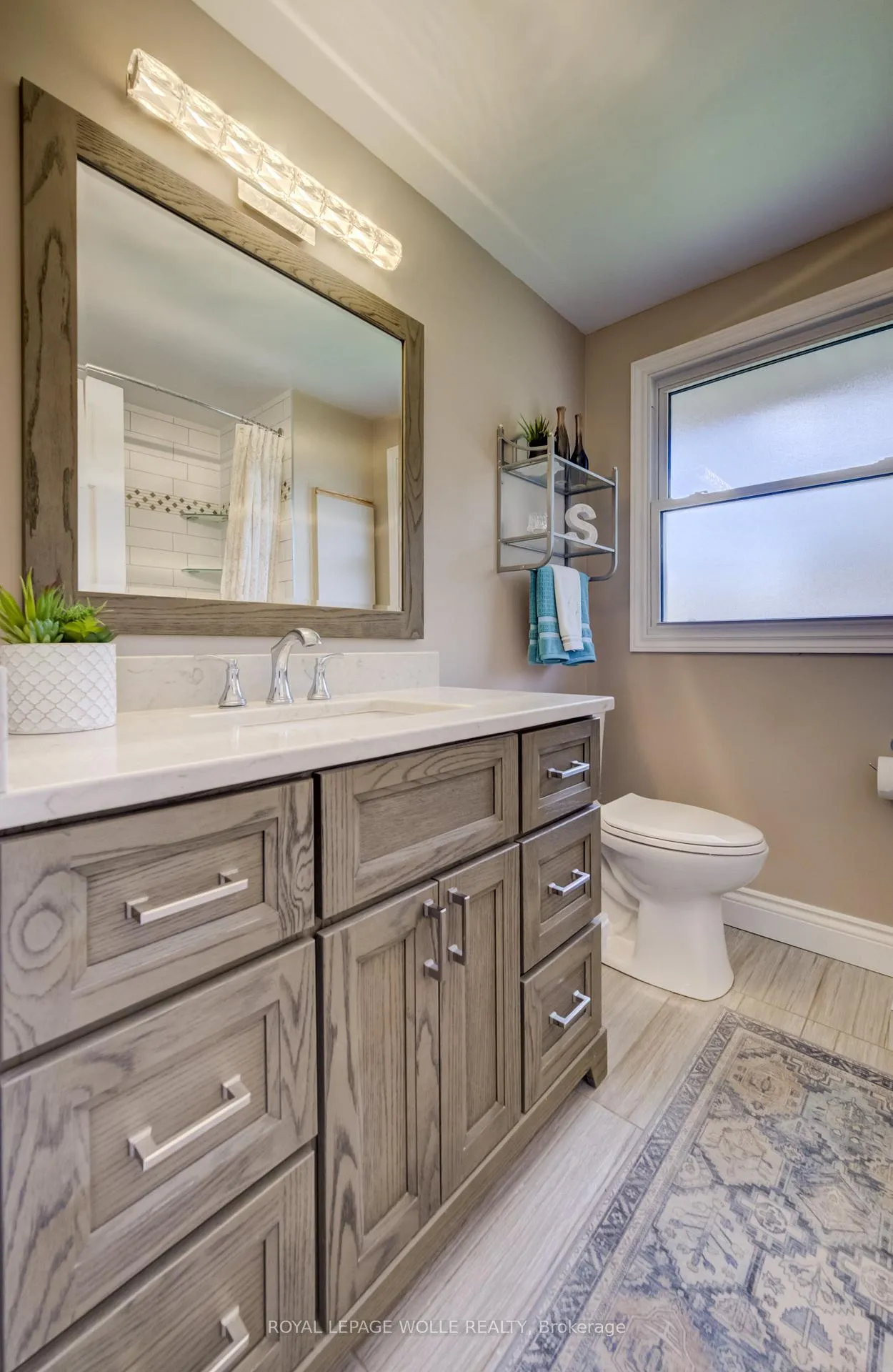 Photo 23 of 10 Meadow Woods Crescent, Kitchener — HOMEH