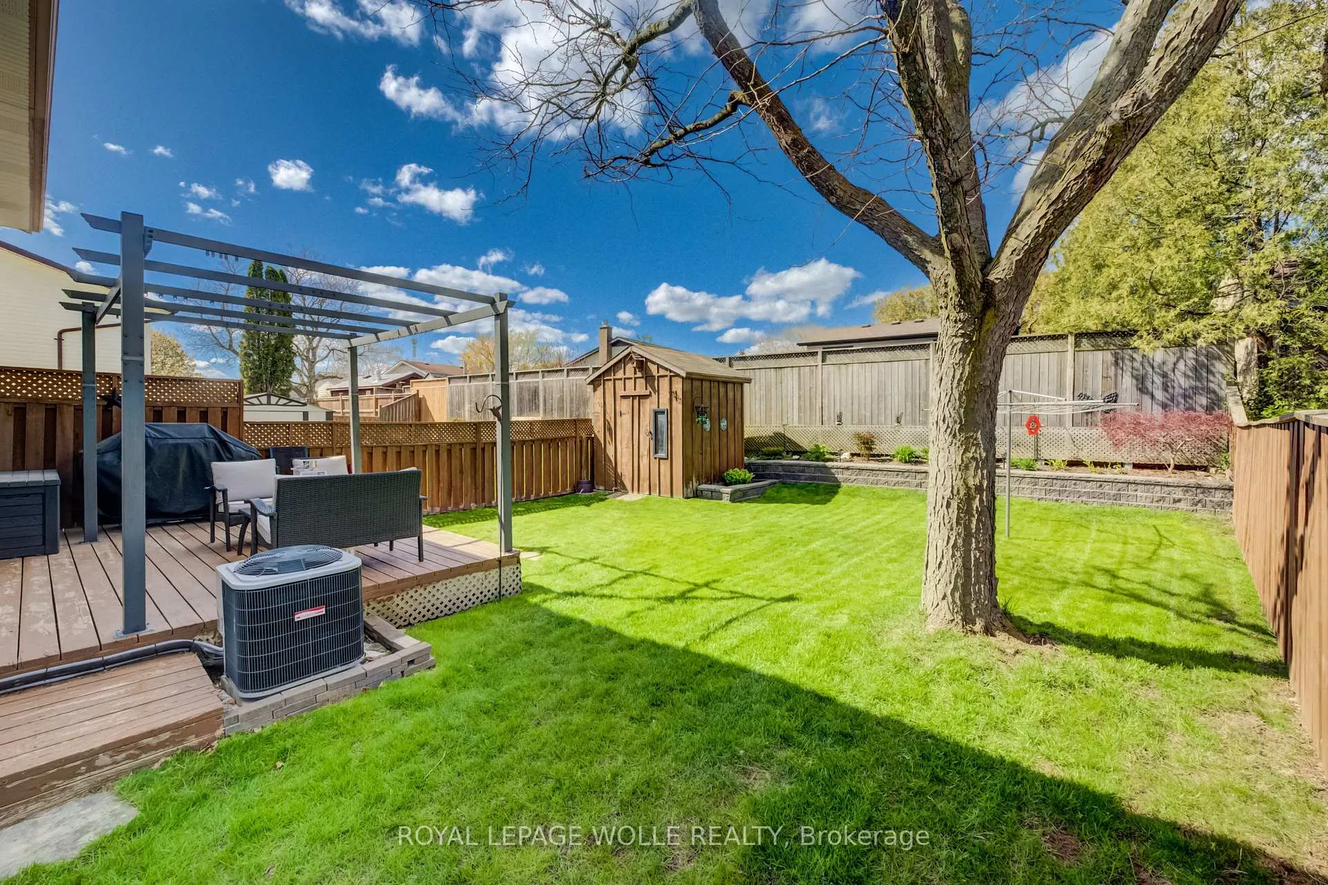 Photo 32 of 10 Meadow Woods Crescent, Kitchener — HOMEH