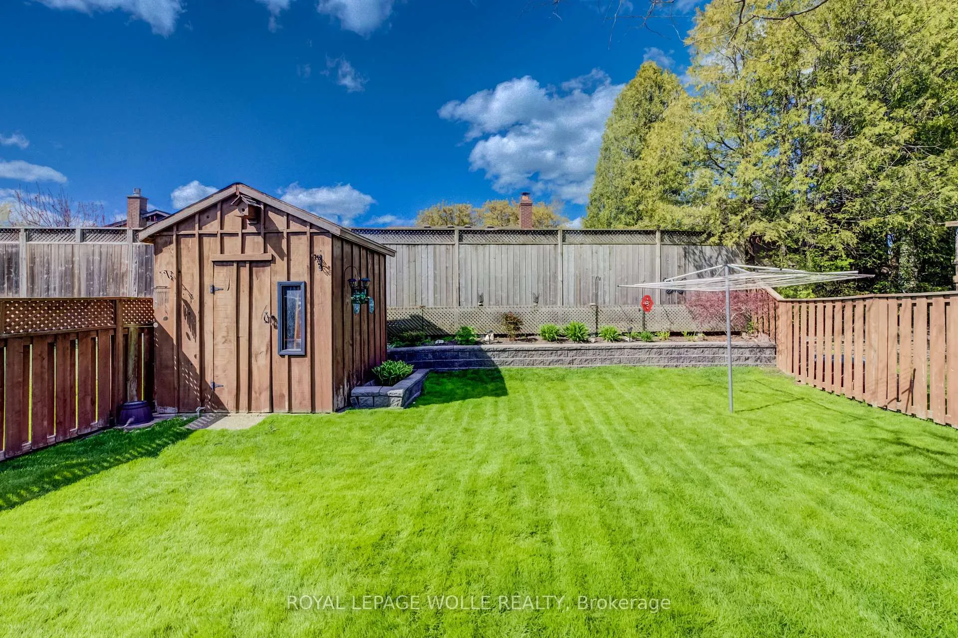 Photo 33 of 10 Meadow Woods Crescent, Kitchener — HOMEH