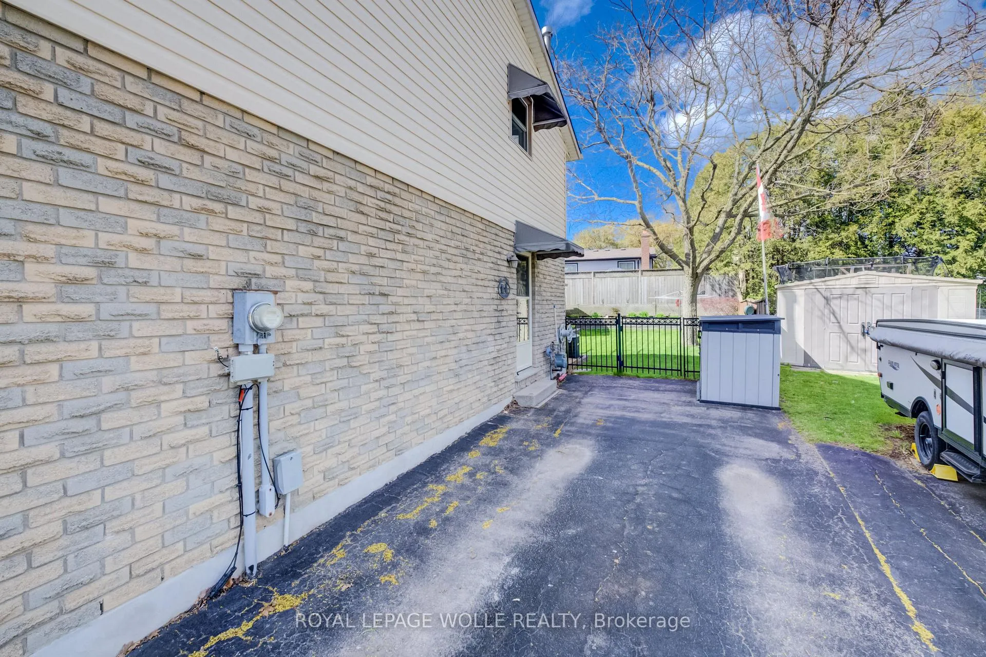 Photo 35 of 10 Meadow Woods Crescent, Kitchener — HOMEH