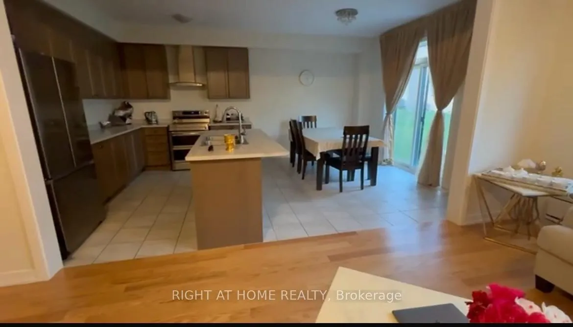 Photo 4 of 77 Wintergreen Crescent, Haldimand — HOMEH