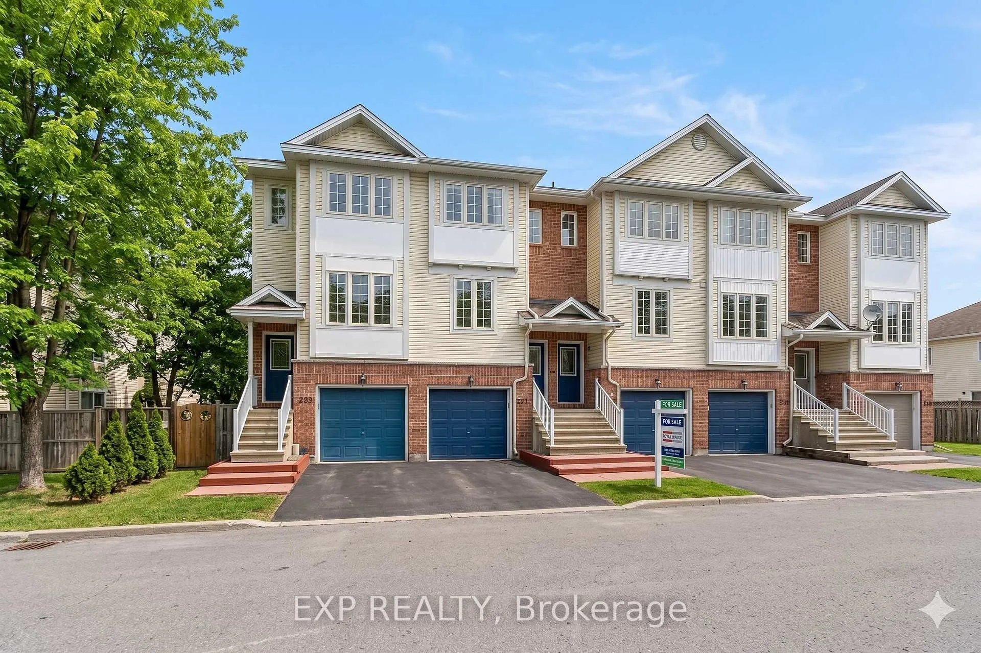 Photo 1 of 211 Gershwin Private, Ottawa, Westcliffe Estates — HOMEH