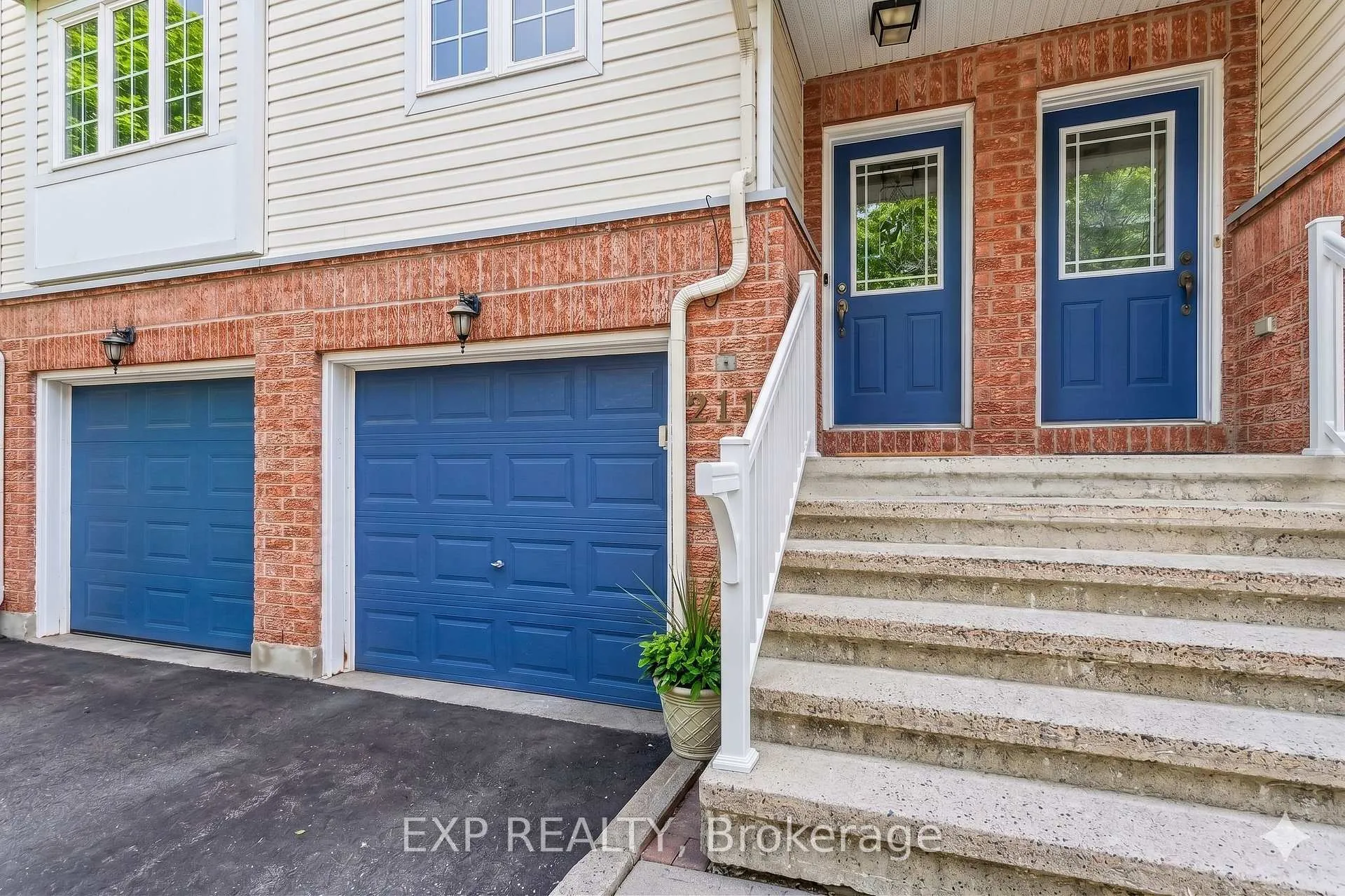Photo 3 of 211 Gershwin Private, Ottawa, Westcliffe Estates — HOMEH