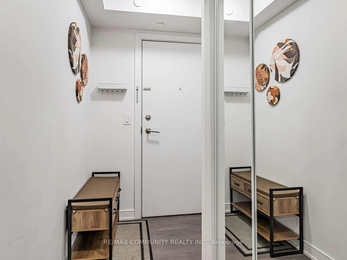 Photo 3 of Unit 631, 525 Adelaide Street W, Toronto, Waterfront Communities — HOMEH