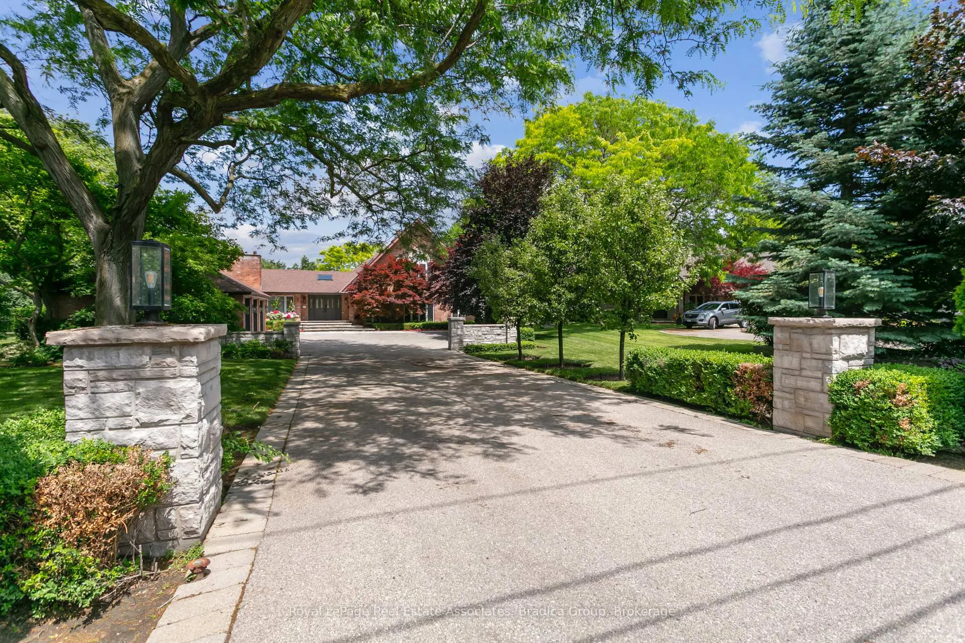 Photo 4 of 19 Lorraine Gardens, Etobicoke, Islington-City Centre West — HOMEH