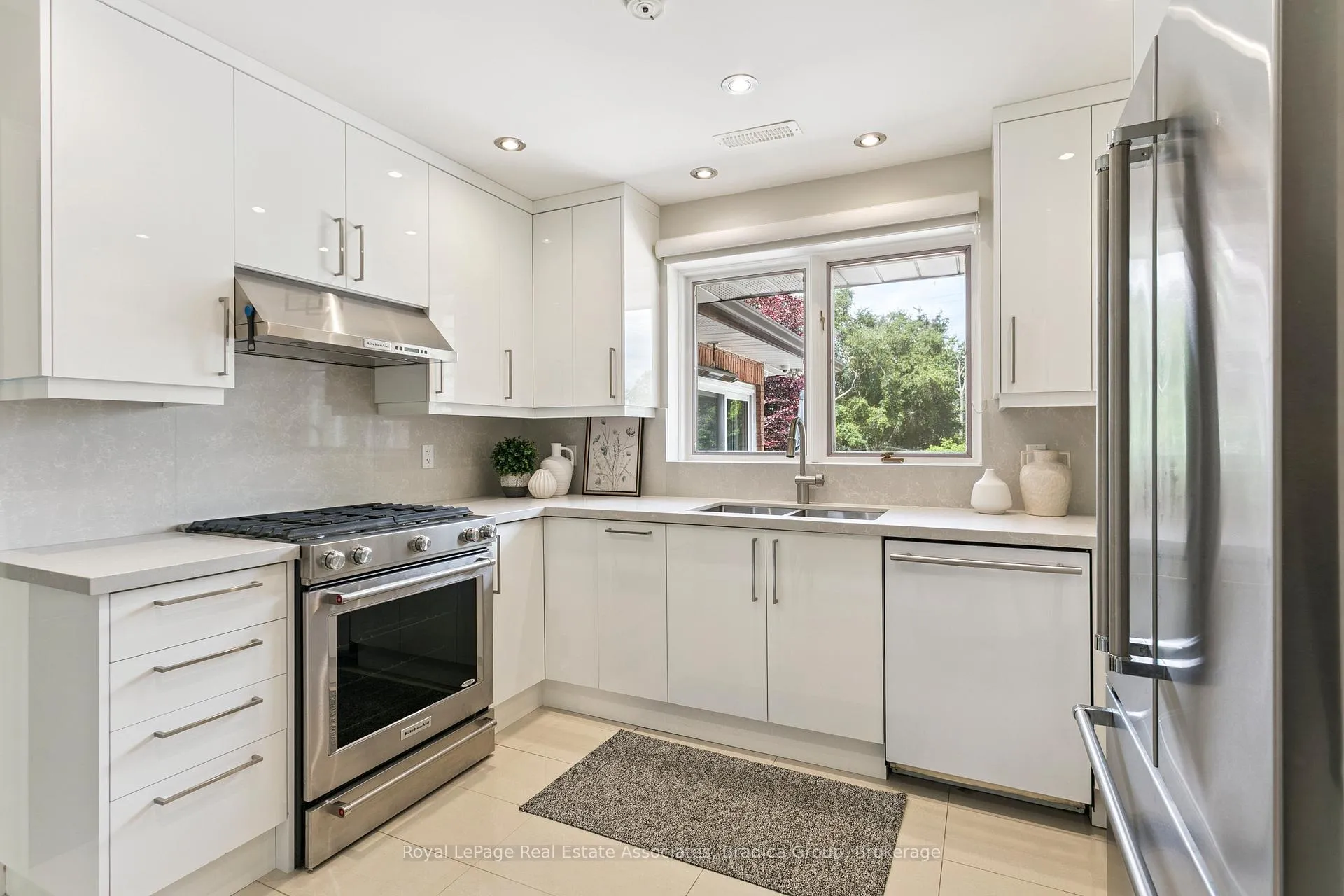 Photo 21 of 19 Lorraine Gardens, Etobicoke, Islington-City Centre West — HOMEH