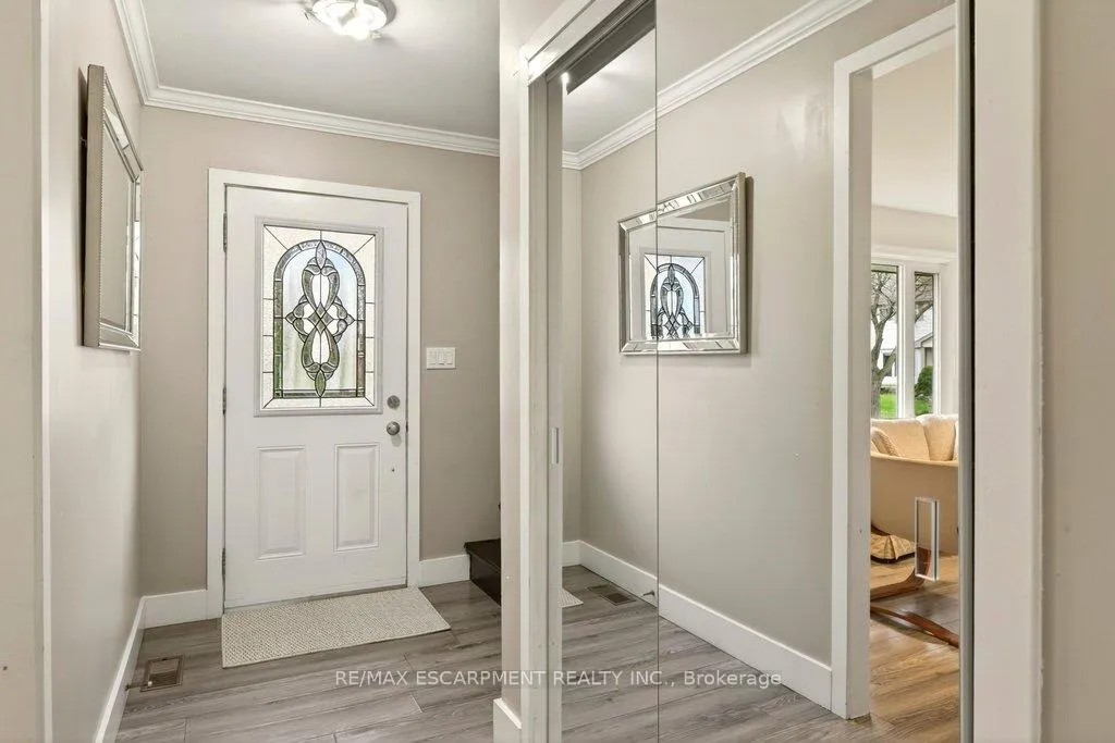 Photo 3 of 120 Chilton Drive, Hamilton, Stoney Creek Mountain — HOMEH