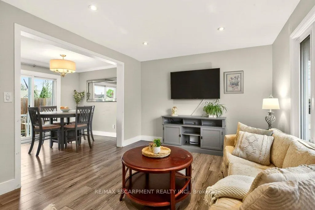 Photo 4 of 120 Chilton Drive, Hamilton, Stoney Creek Mountain — HOMEH
