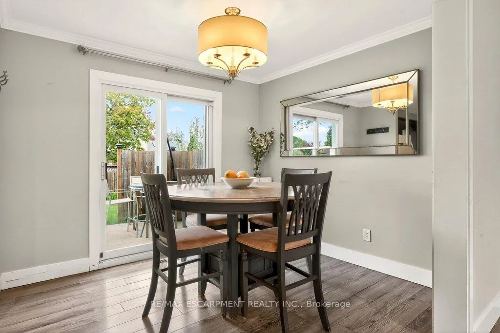 Photo 5 of 120 Chilton Drive, Hamilton, Stoney Creek Mountain — HOMEH