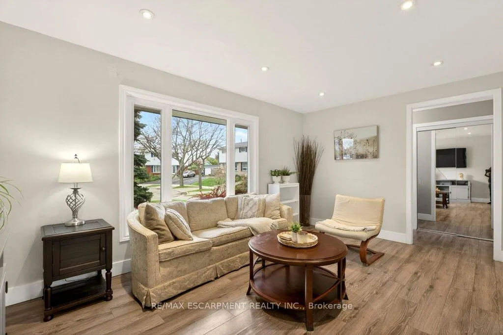 Photo 6 of 120 Chilton Drive, Hamilton, Stoney Creek Mountain — HOMEH