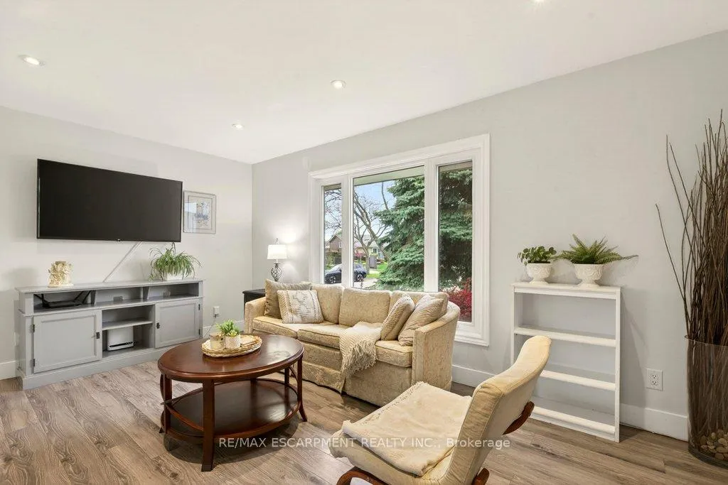Photo 7 of 120 Chilton Drive, Hamilton, Stoney Creek Mountain — HOMEH