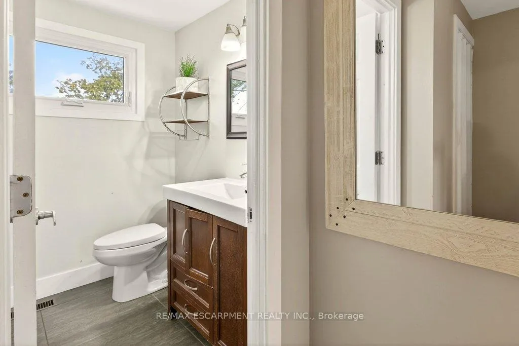 Photo 11 of 120 Chilton Drive, Hamilton, Stoney Creek Mountain — HOMEH