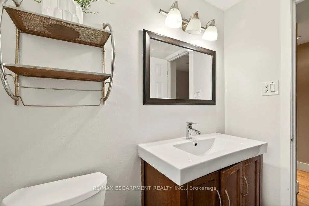 Photo 14 of 120 Chilton Drive, Hamilton, Stoney Creek Mountain — HOMEH