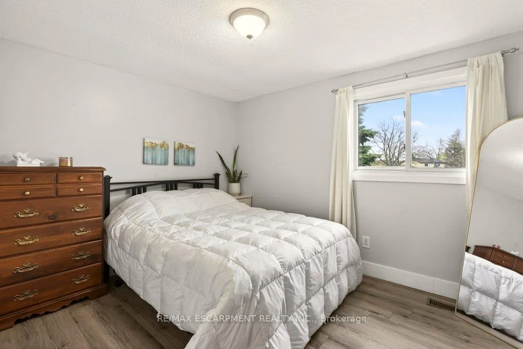 Photo 15 of 120 Chilton Drive, Hamilton, Stoney Creek Mountain — HOMEH