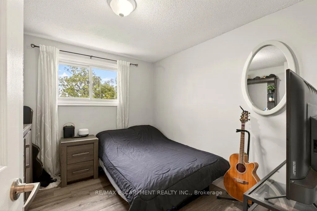 Photo 16 of 120 Chilton Drive, Hamilton, Stoney Creek Mountain — HOMEH