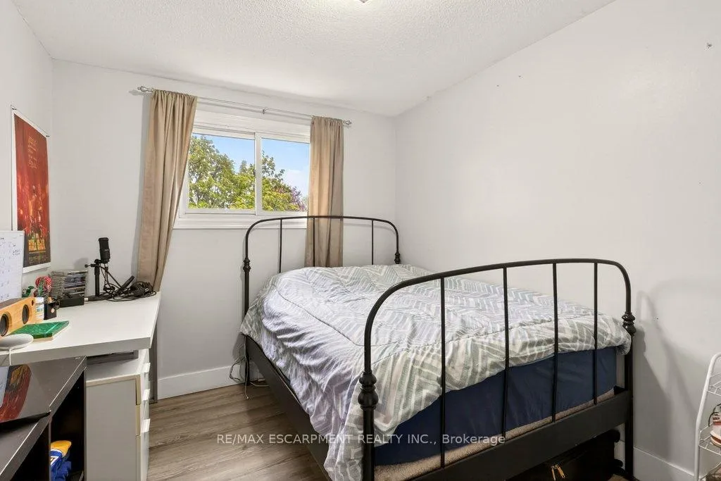 Photo 18 of 120 Chilton Drive, Hamilton, Stoney Creek Mountain — HOMEH