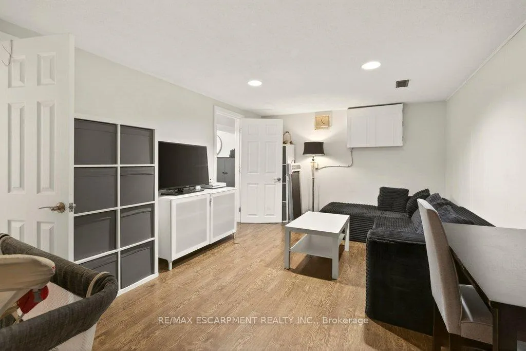 Photo 19 of 120 Chilton Drive, Hamilton, Stoney Creek Mountain — HOMEH