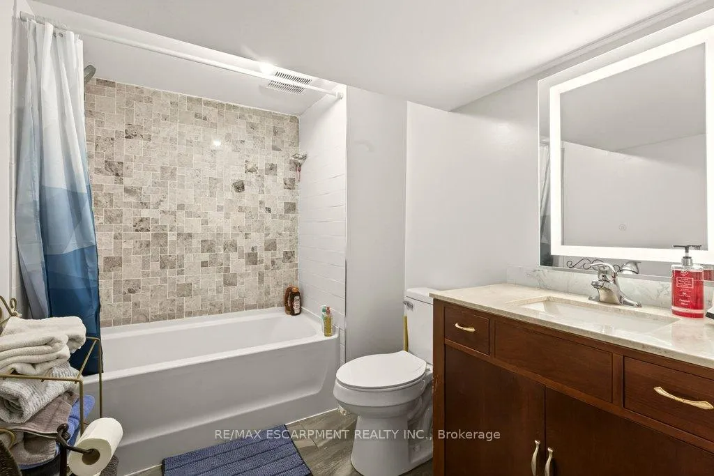 Photo 21 of 120 Chilton Drive, Hamilton, Stoney Creek Mountain — HOMEH