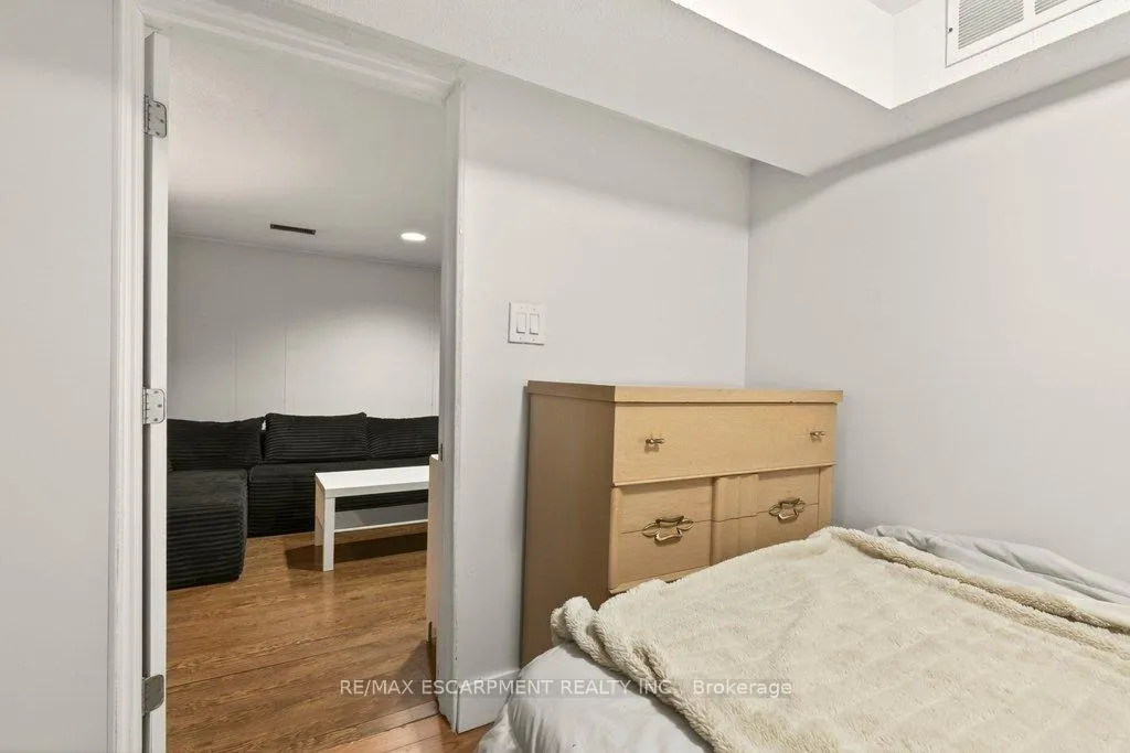 Photo 23 of 120 Chilton Drive, Hamilton, Stoney Creek Mountain — HOMEH