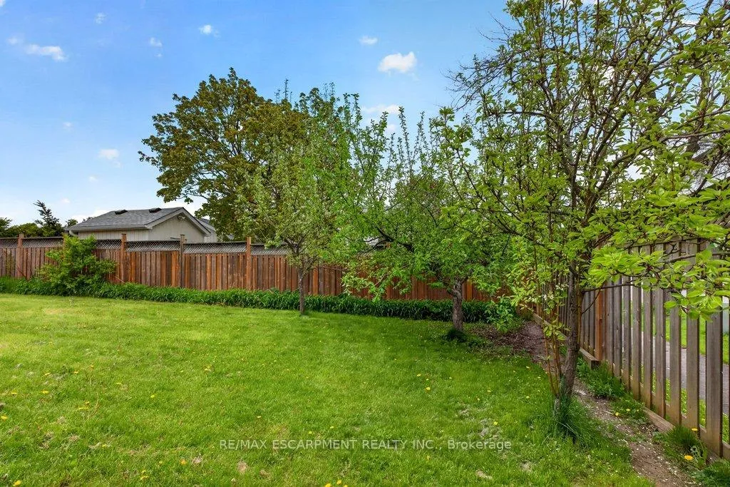 Photo 27 of 120 Chilton Drive, Hamilton, Stoney Creek Mountain — HOMEH