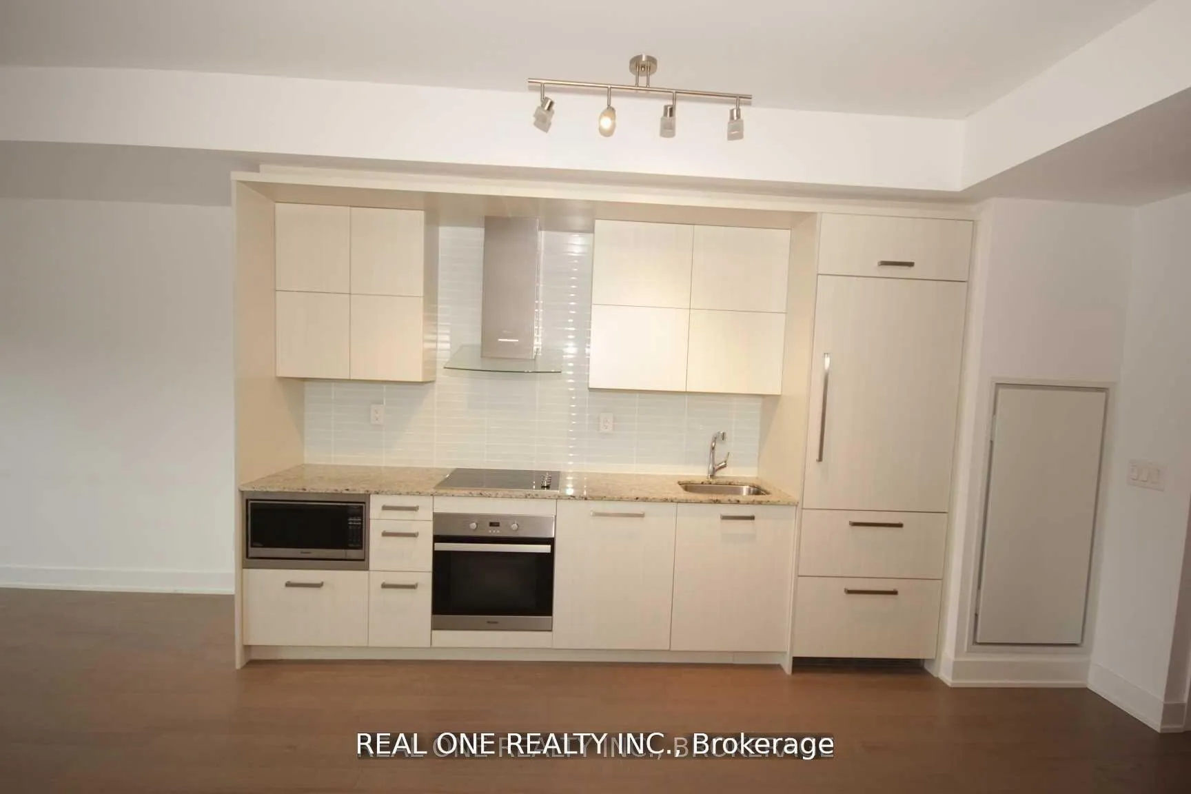 Photo 3 of Unit 305, 3018 Yonge Street, Toronto, Lawrence Park South — HOMEH