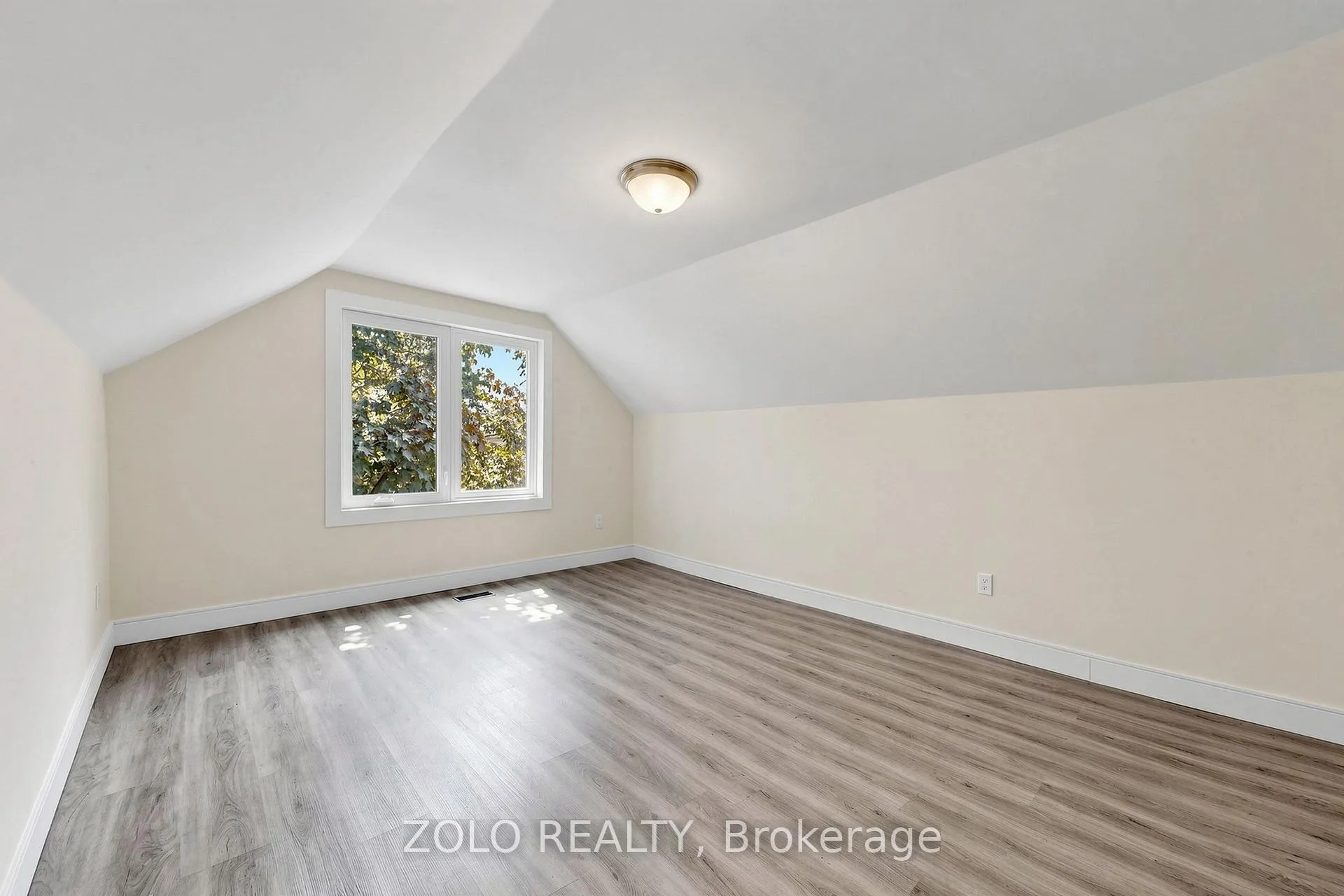 Photo 25 of 84 East 15th Street, Hamilton, Inch Park — HOMEH