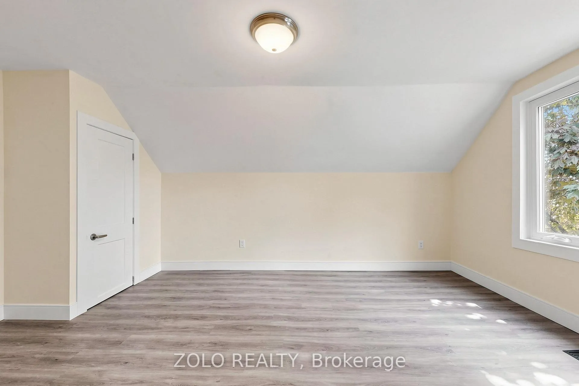 Photo 26 of 84 East 15th Street, Hamilton, Inch Park — HOMEH