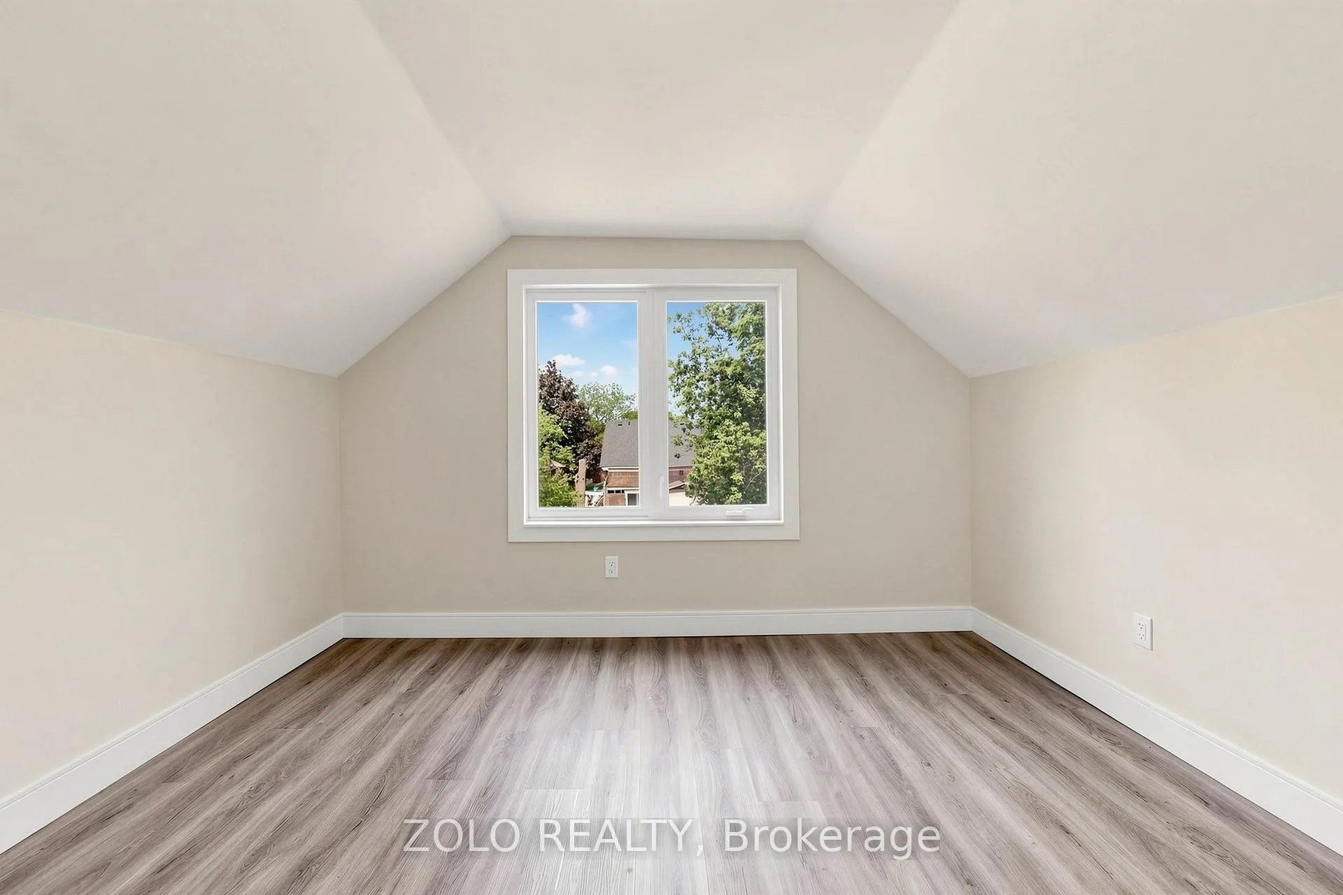 Photo 27 of 84 East 15th Street, Hamilton, Inch Park — HOMEH