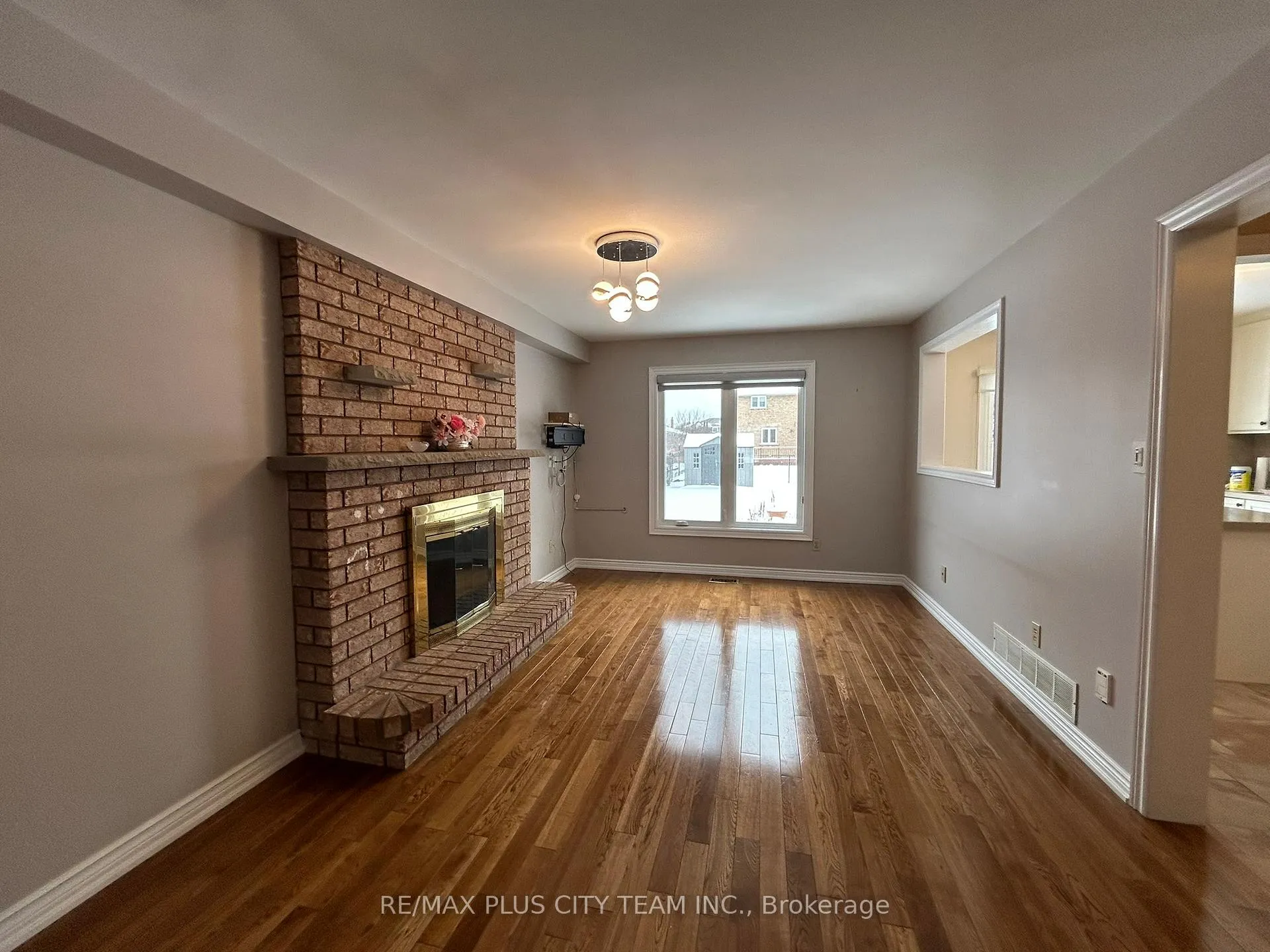 Photo 2 of 506 Dicenzo Drive, Hamilton, Ryckmans — HOMEH