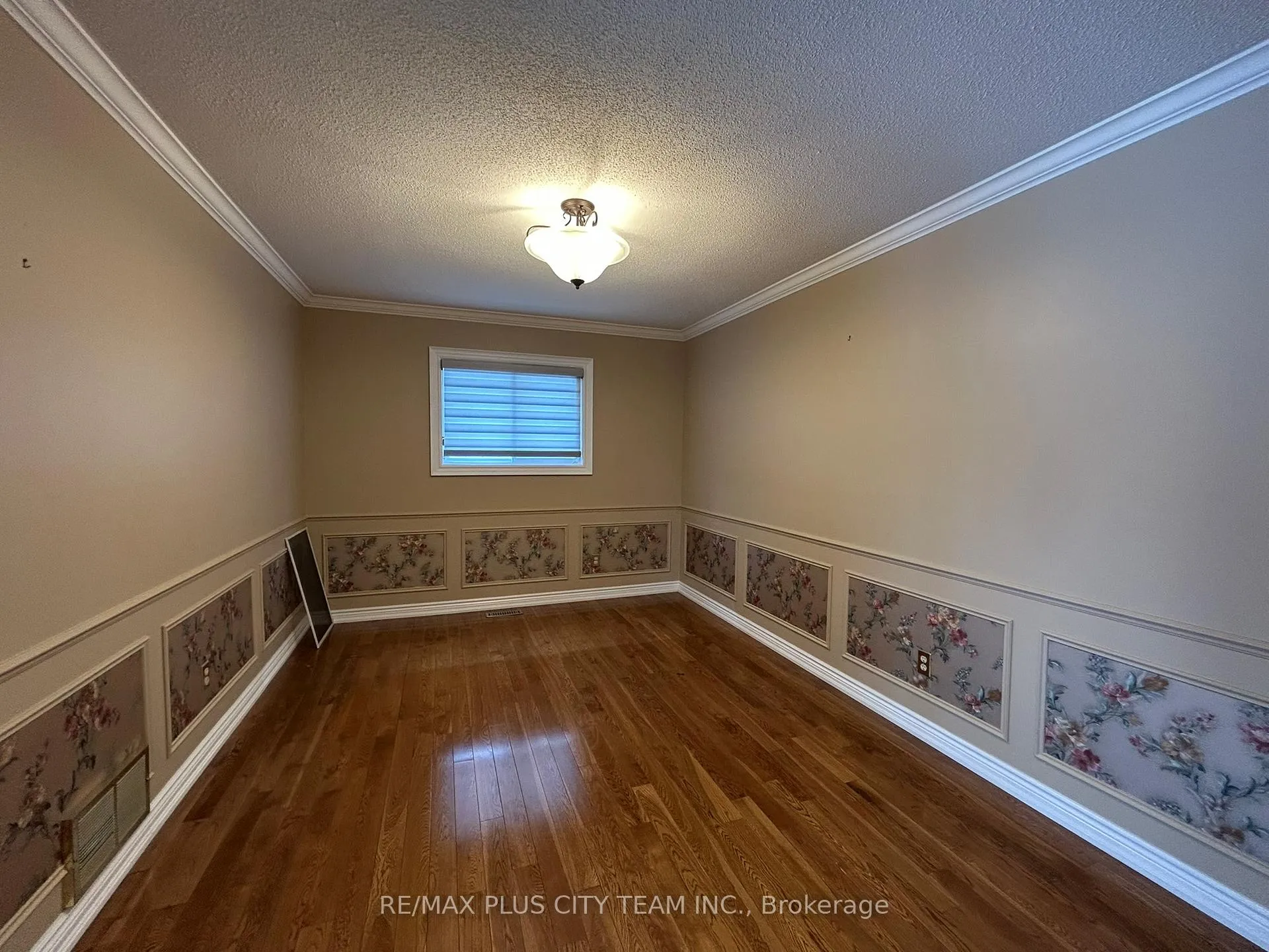 Photo 4 of 506 Dicenzo Drive, Hamilton, Ryckmans — HOMEH