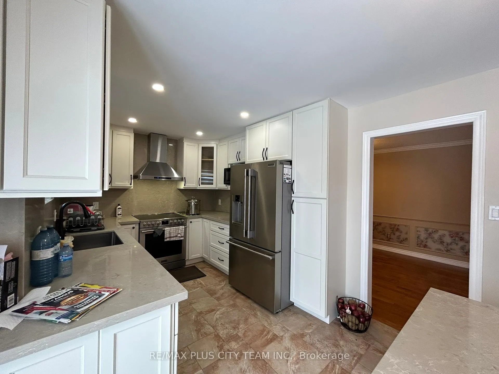 Photo 5 of 506 Dicenzo Drive, Hamilton, Ryckmans — HOMEH