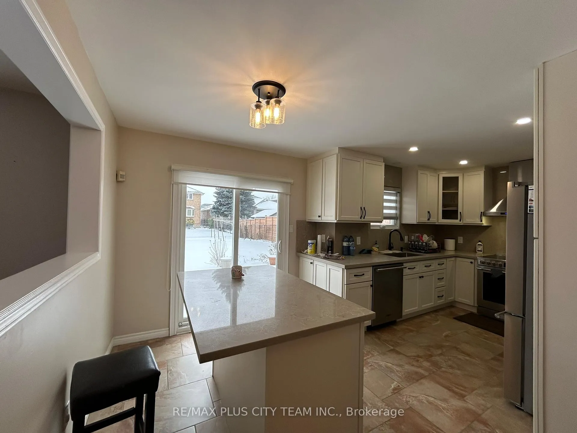 Photo 6 of 506 Dicenzo Drive, Hamilton, Ryckmans — HOMEH