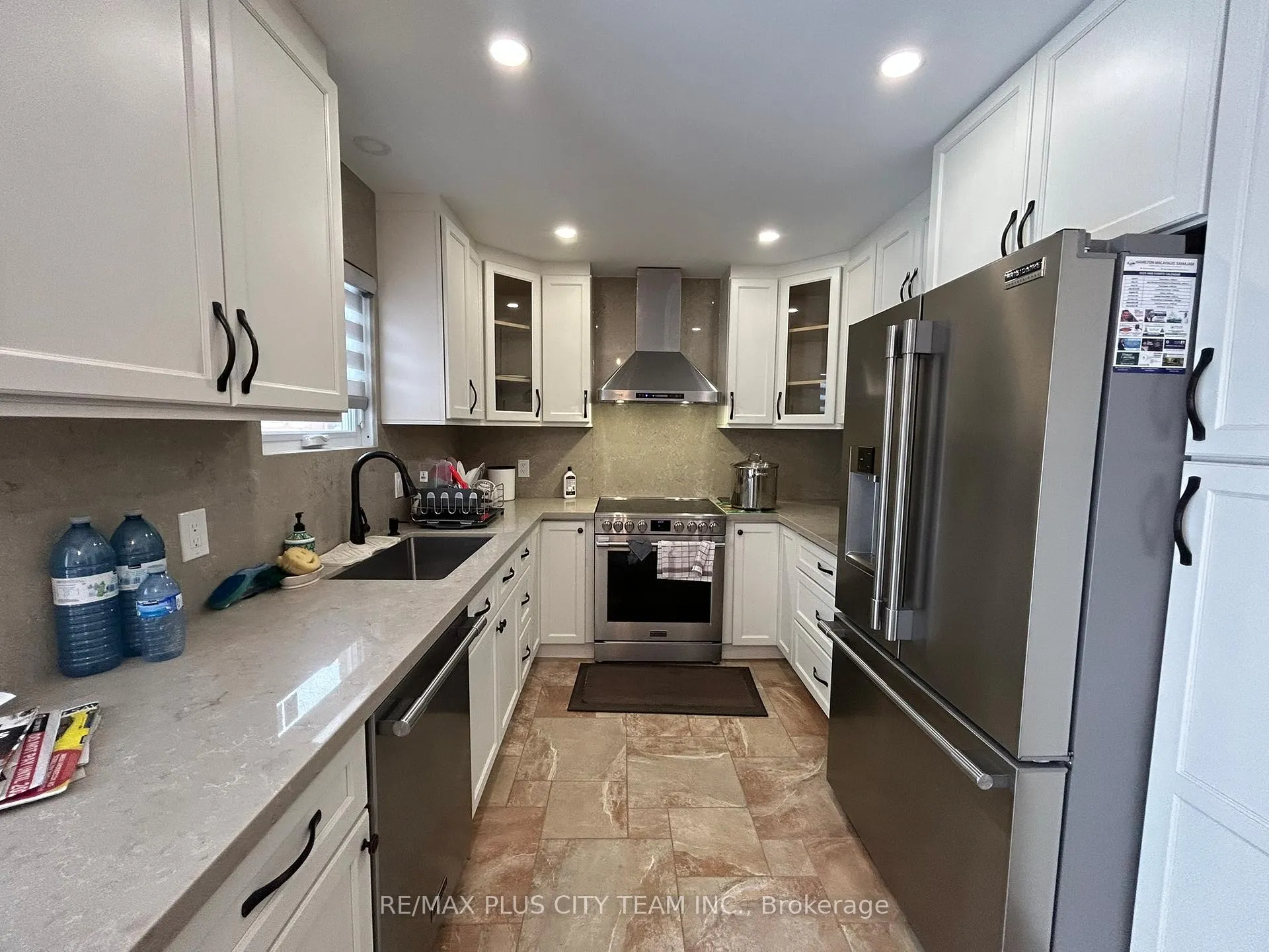Photo 8 of 506 Dicenzo Drive, Hamilton, Ryckmans — HOMEH