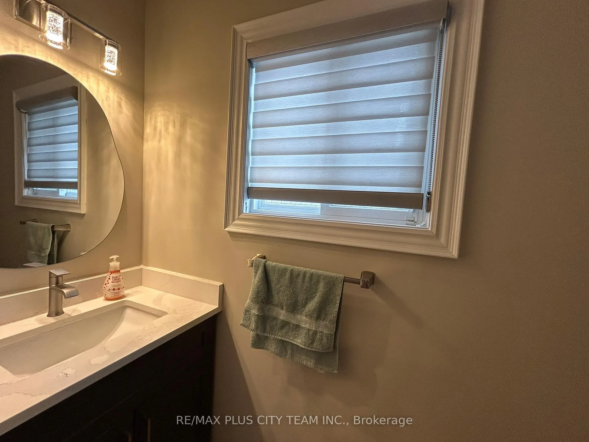 Photo 11 of 506 Dicenzo Drive, Hamilton, Ryckmans — HOMEH