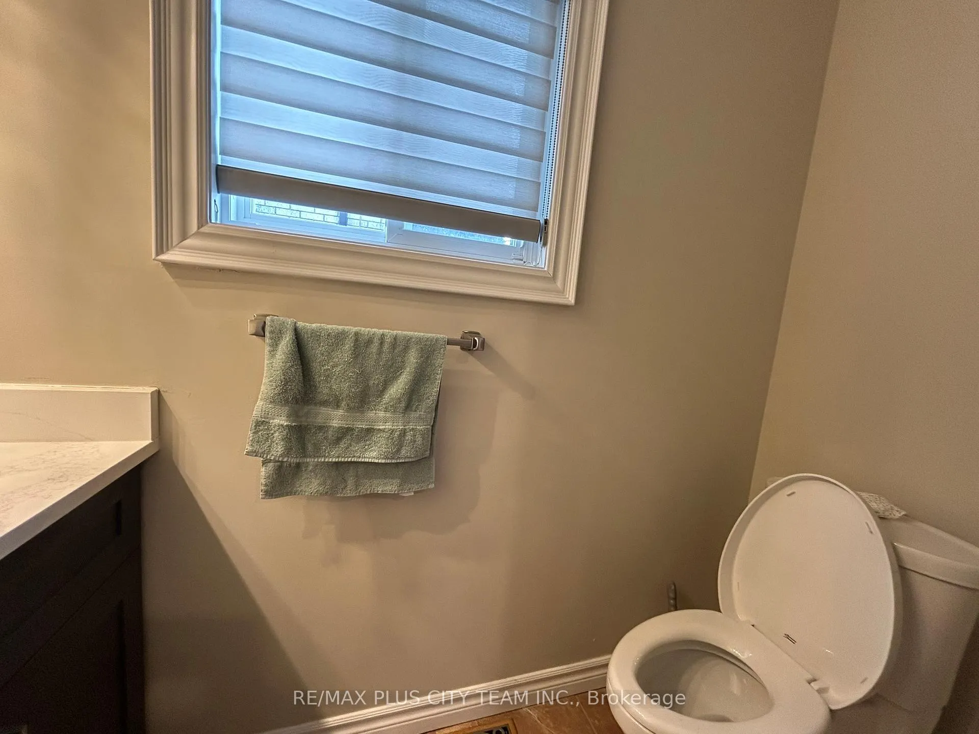 Photo 12 of 506 Dicenzo Drive, Hamilton, Ryckmans — HOMEH
