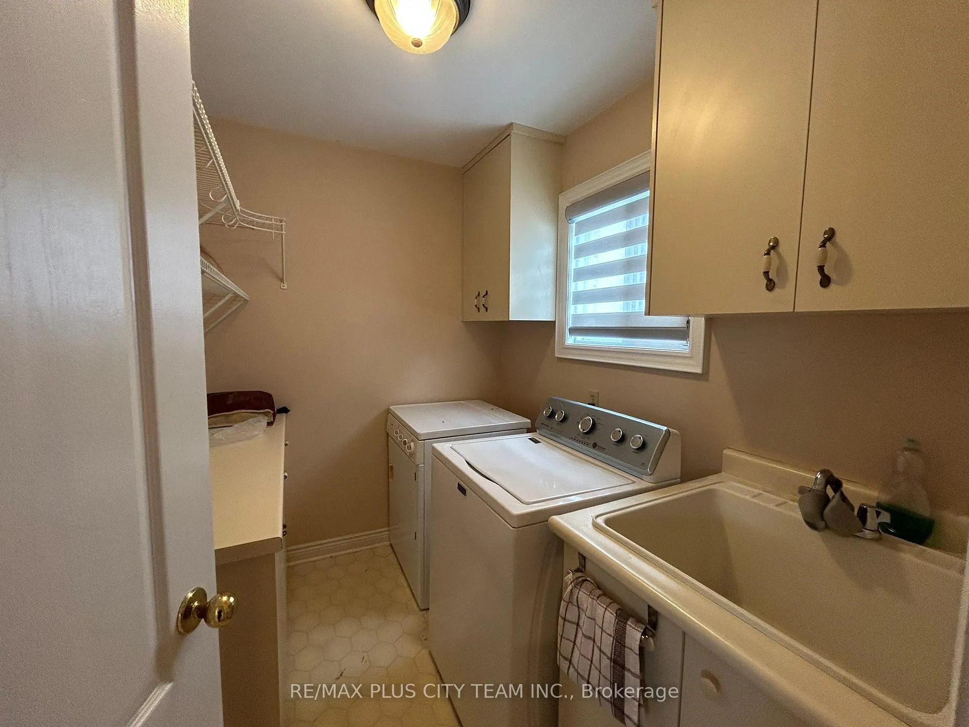 Photo 13 of 506 Dicenzo Drive, Hamilton, Ryckmans — HOMEH