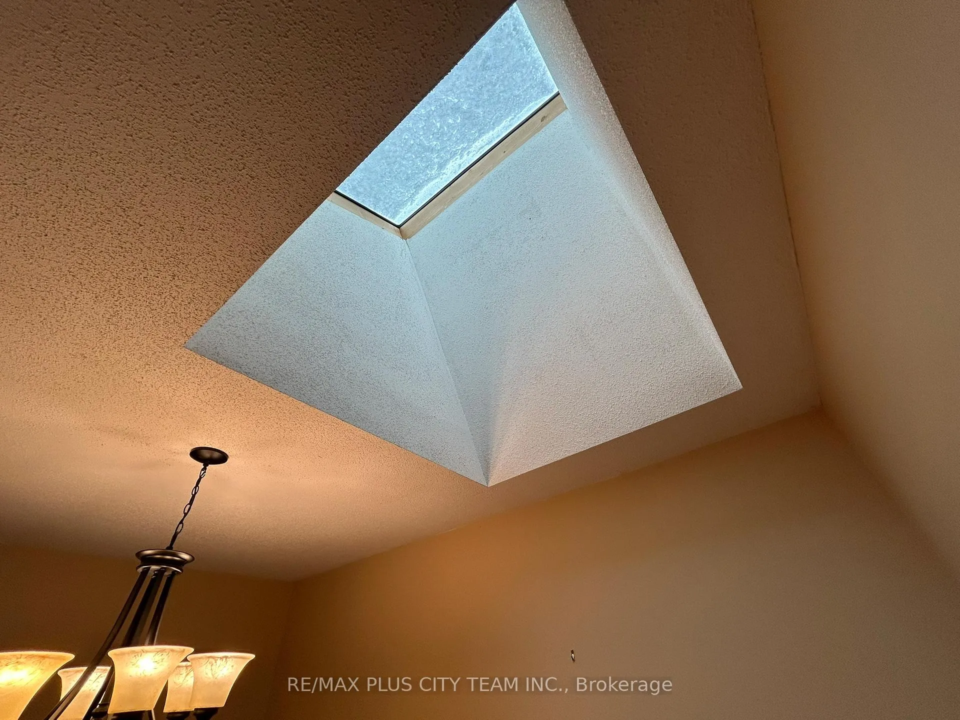 Photo 16 of 506 Dicenzo Drive, Hamilton, Ryckmans — HOMEH