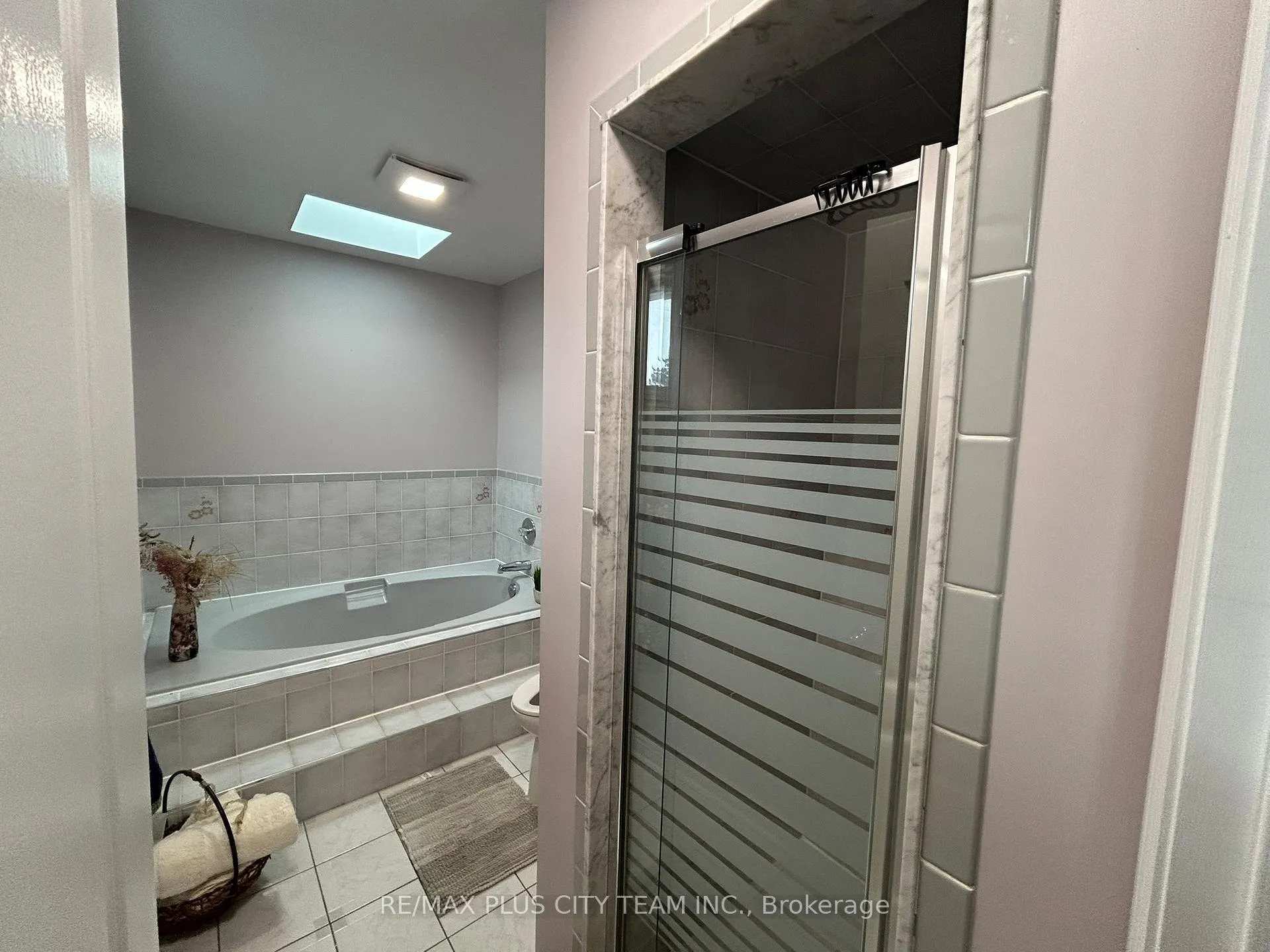 Photo 22 of 506 Dicenzo Drive, Hamilton, Ryckmans — HOMEH