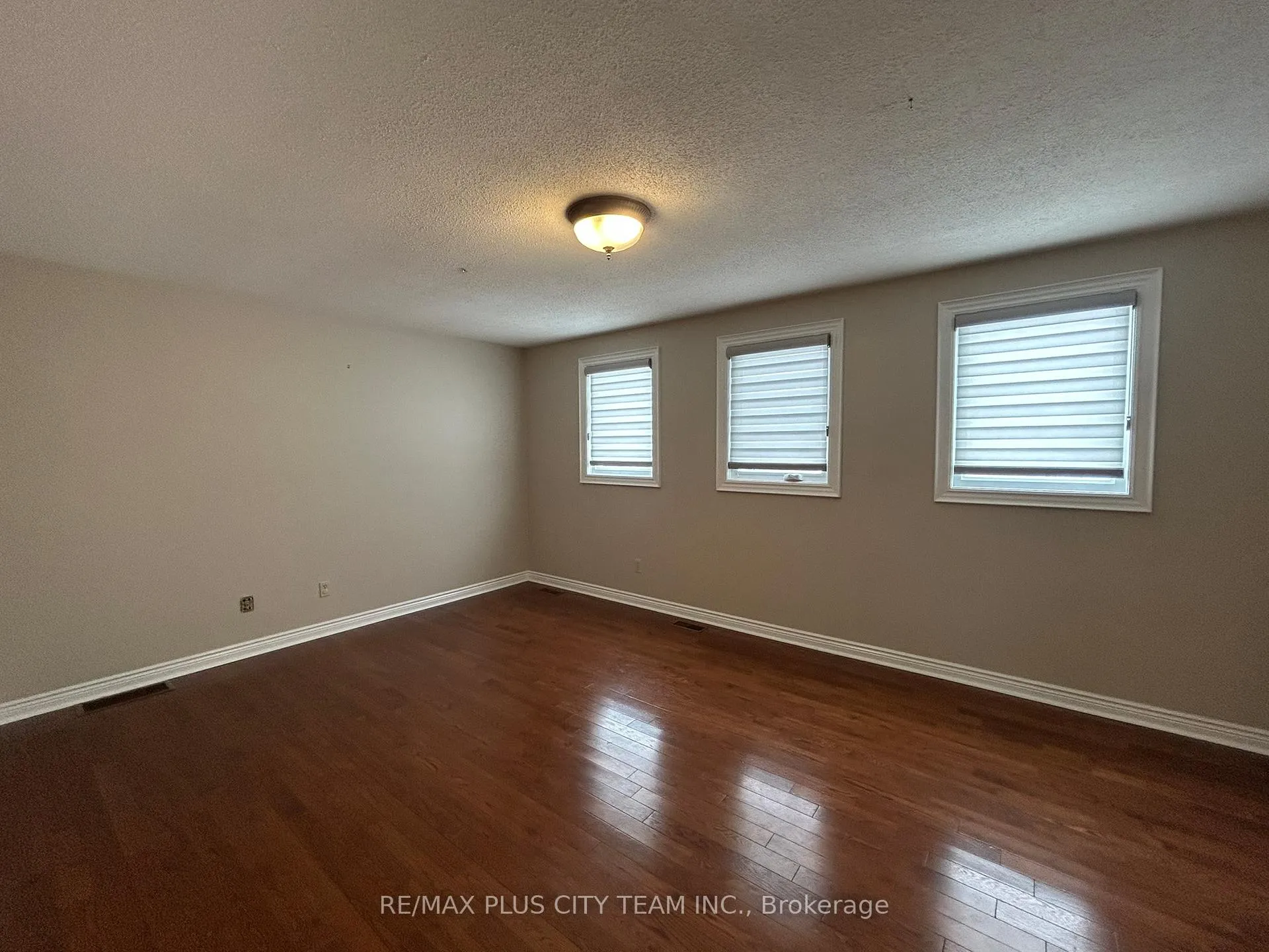 Photo 26 of 506 Dicenzo Drive, Hamilton, Ryckmans — HOMEH