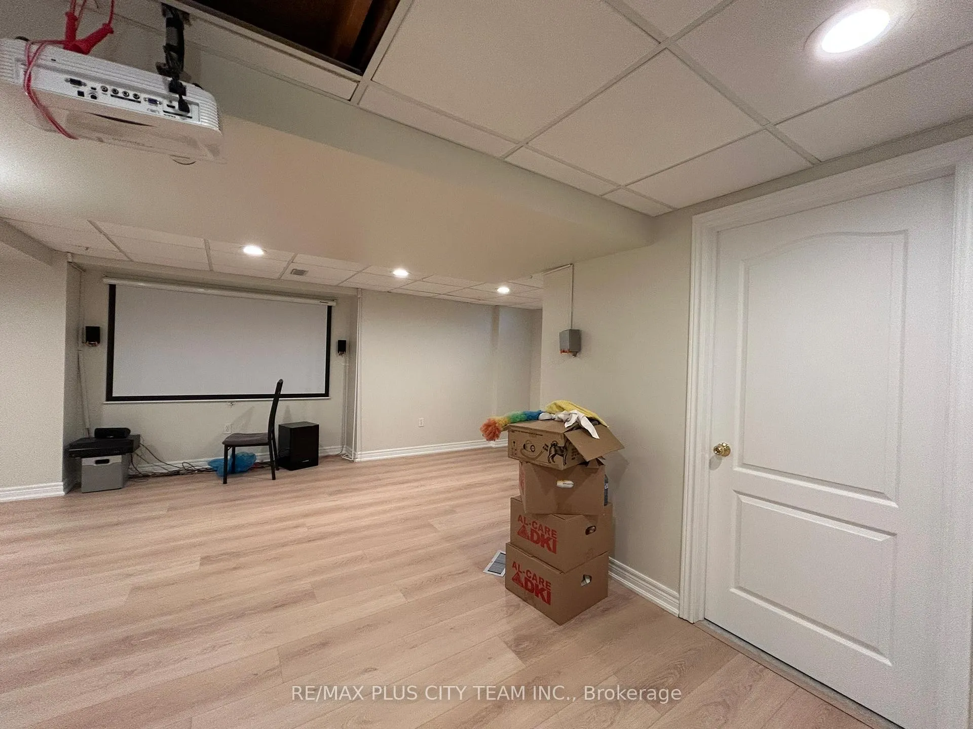 Photo 32 of 506 Dicenzo Drive, Hamilton, Ryckmans — HOMEH