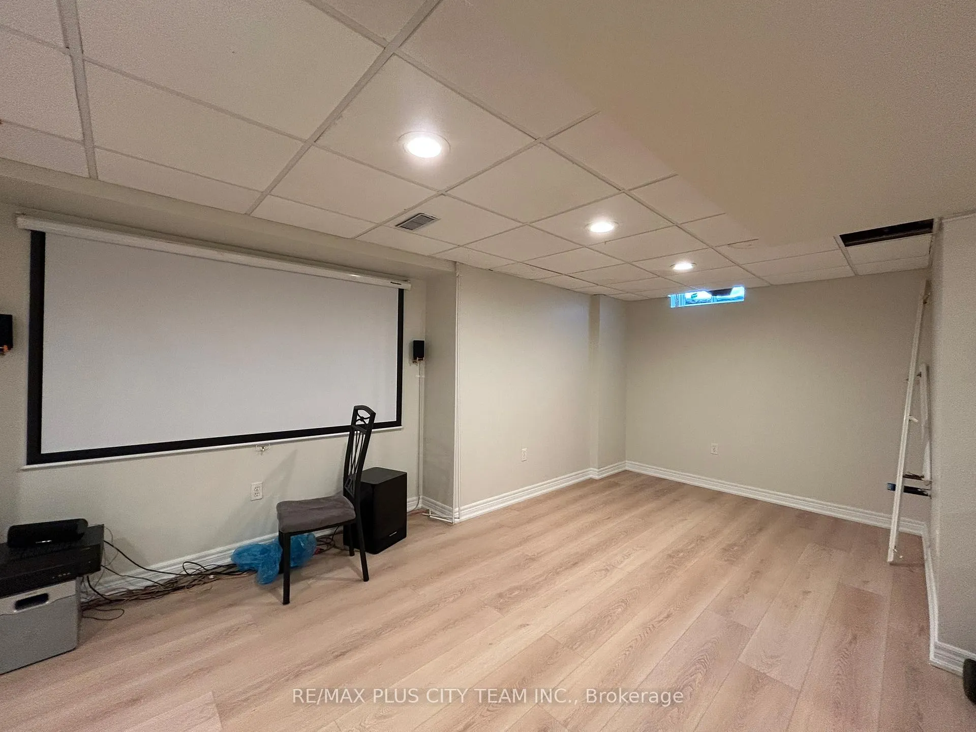 Photo 33 of 506 Dicenzo Drive, Hamilton, Ryckmans — HOMEH